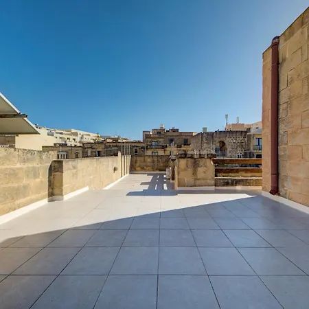 Premium 4br With Pool, Space & Style