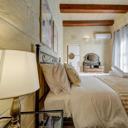 Premium 4br With Pool, Space & Style سانّات