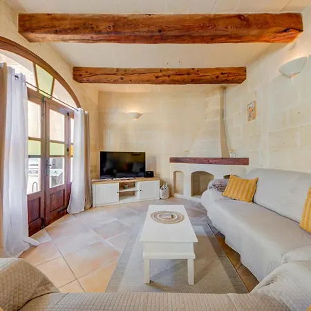 Premium 4br With Pool, Space & Style سانّات