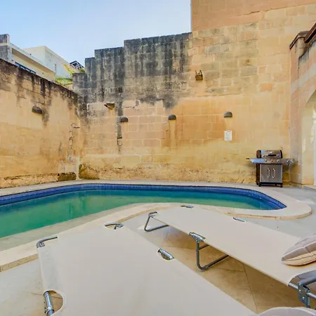 Premium 4br With Pool, Space & Style فيلة