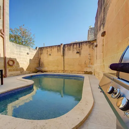 Premium 4br With Pool, Space & Style فيلة
