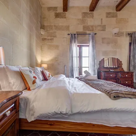 Premium 4br With Pool, Space & Style *
