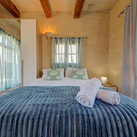 Premium 4br With Pool, Space & Style