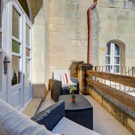 Premium 4br With Pool, Space & Style