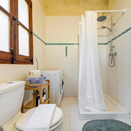 Premium 4br With Pool, Space & Style سانّات